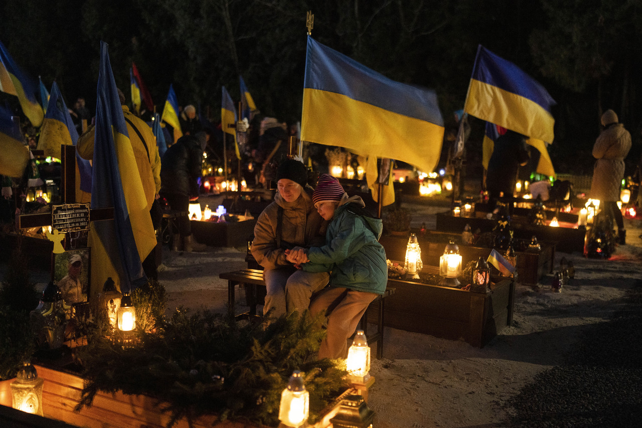 Los ucranianos organizaron actos y vigilias a la luz de las velas en recuerdo de sus decenas de miles de muertos.