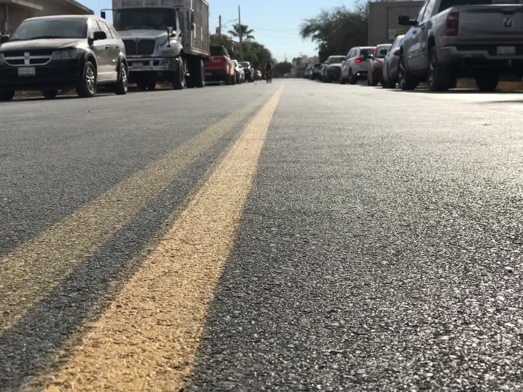 En el primer mes del año se abarcaron 25 mil 628 metros cuadrados de micro carpeta y 980 de recarpeteo. (Foto: FERNANDO COMPEÁN / EL SIGLO DE TORREÓN)