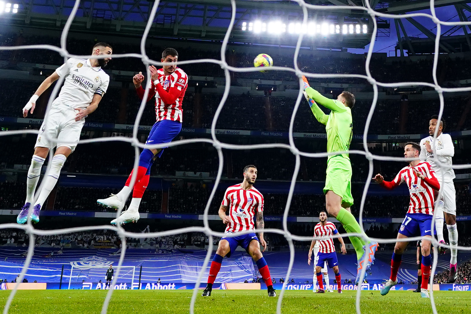 La resistencia del Atlético de Madrid convierte la Liga blanca en un imposible