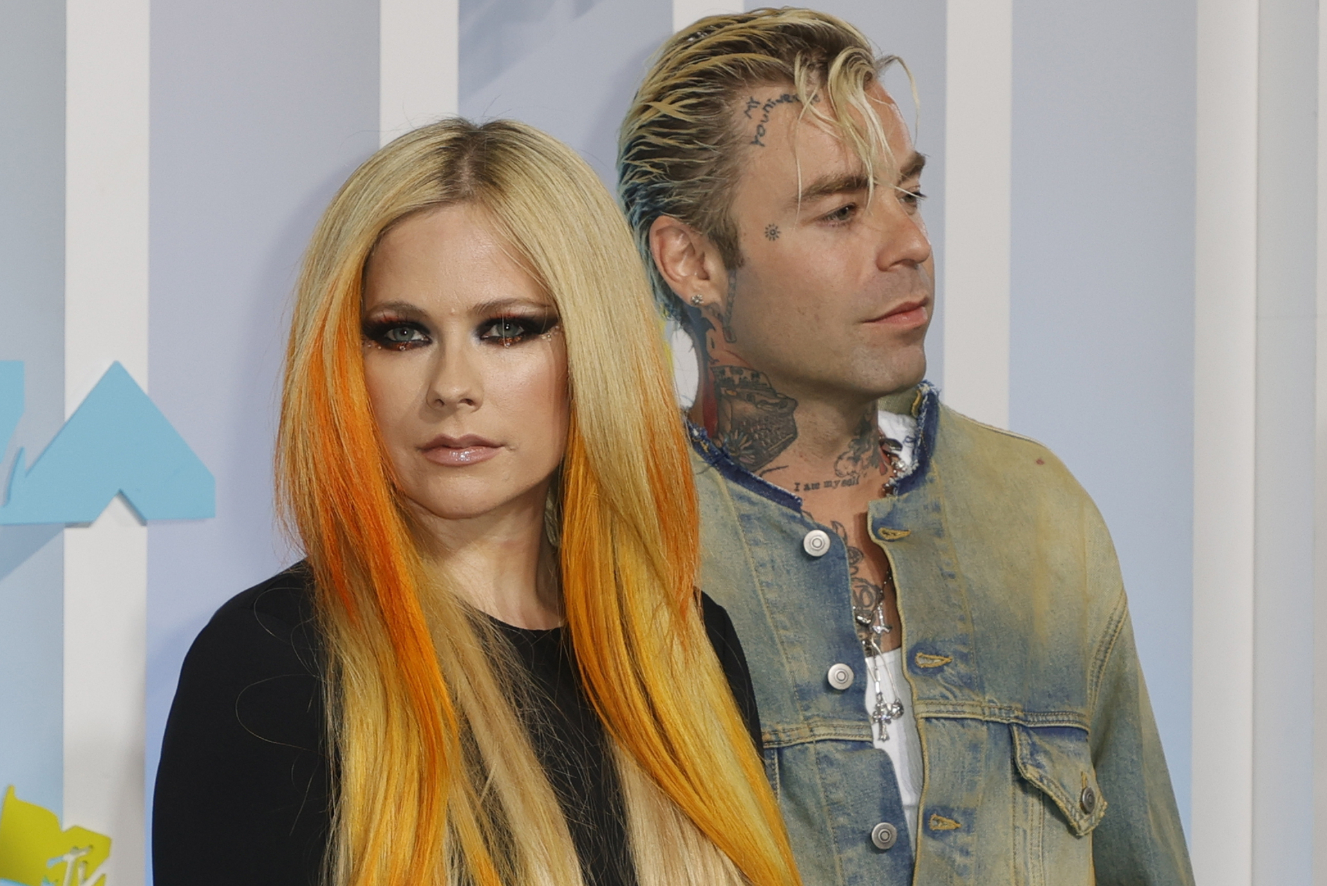 'Mantendré la cabeza en alto', Mod Sun está roto tras separación con Avril Lavigne