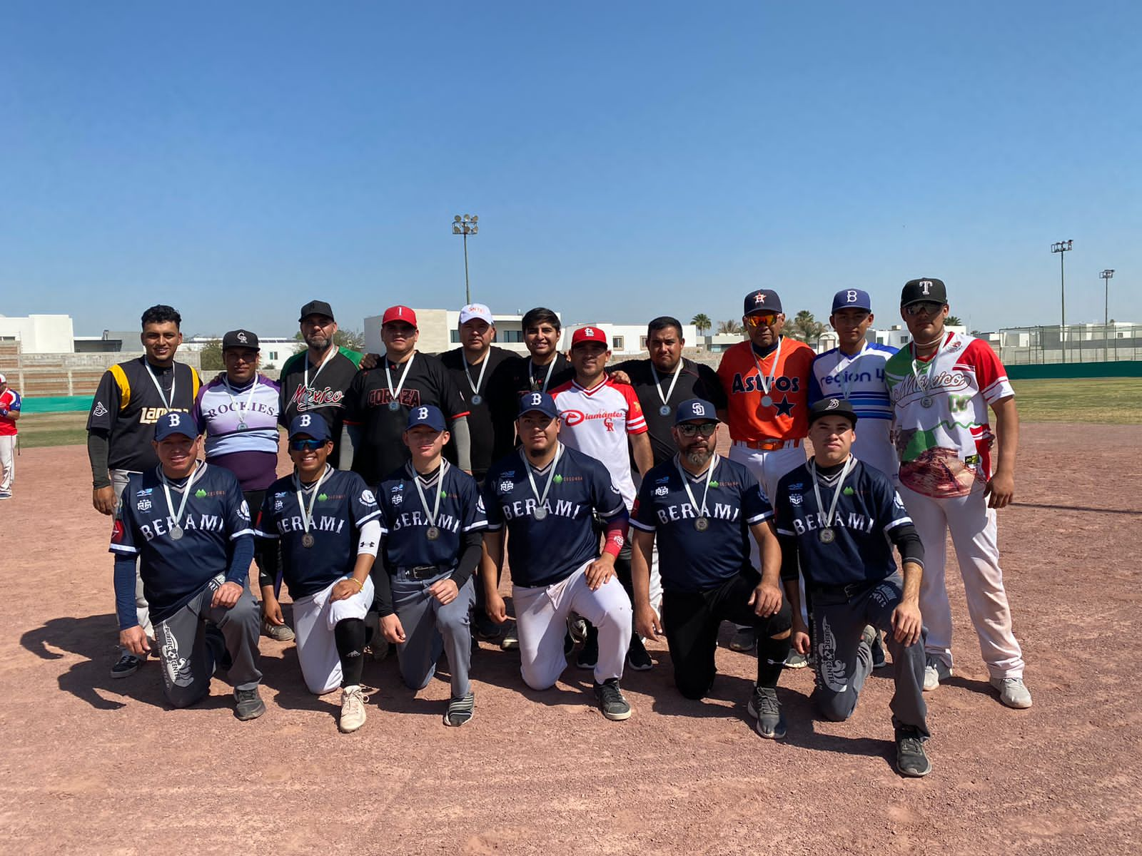 Tremendos Juegos de Estrellas en la Liga Industrial y Comercial de Softbol