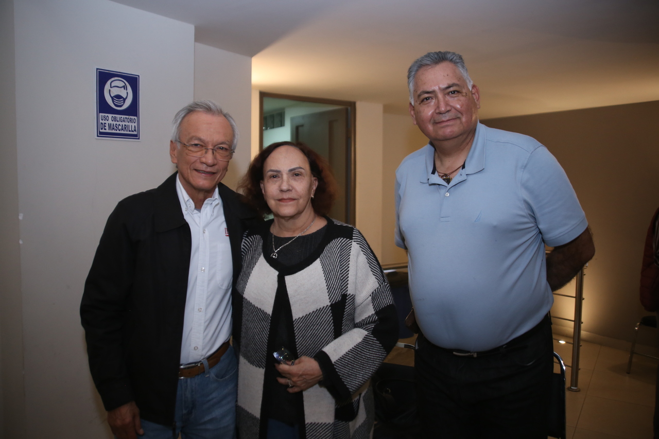 Gerardo Díaz, Carlos Granados, Carola Sánchez, Cristina Santelices y Eduardo Carmona.