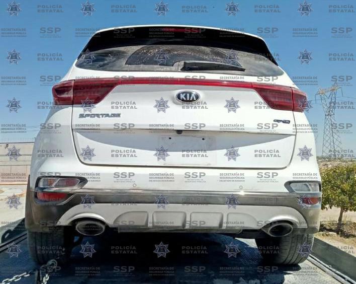 Se trata de una camioneta de la marca Kia, línea Sportage, color blanco, modelo 2019, sin placas de circulación. (ESPECIAL)