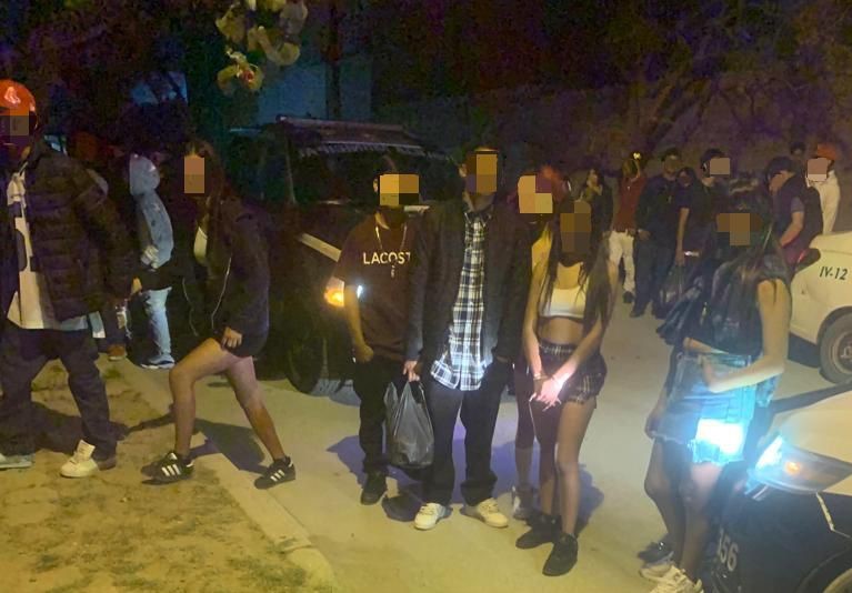 El dueño del lugar negó ser el organizador y dijo que se trató de un evento particular y que hubo jóvenes que ingresaron con sus propias bebidas. (CORTESÍA)