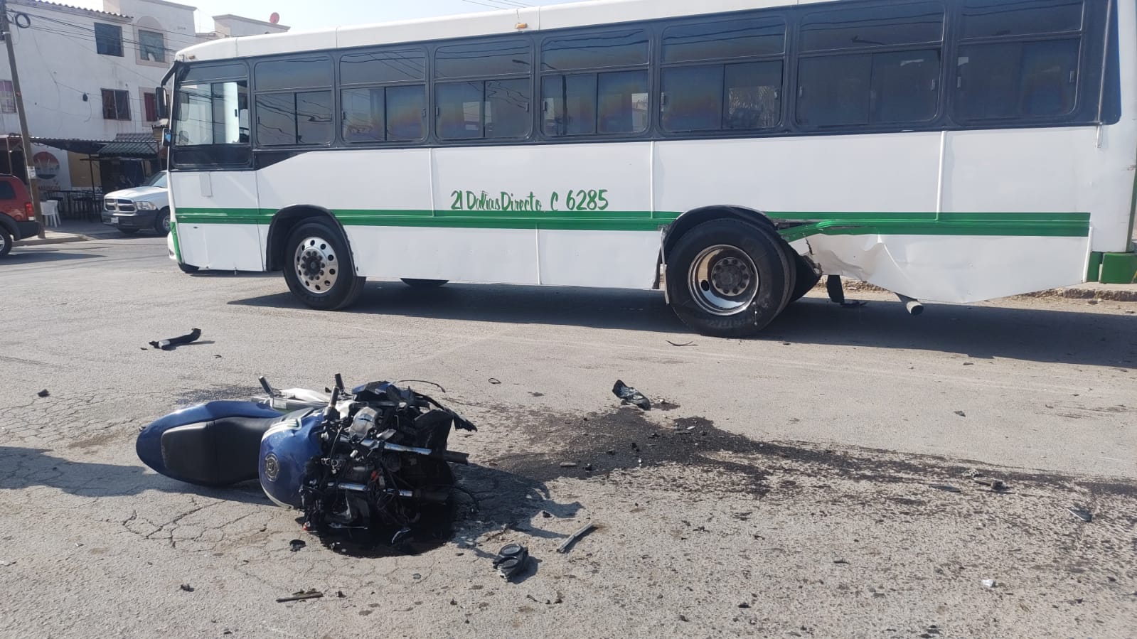 Motociclista De 18 Años Lucha Por Sobrevivir Tras Choque Con Autobús De