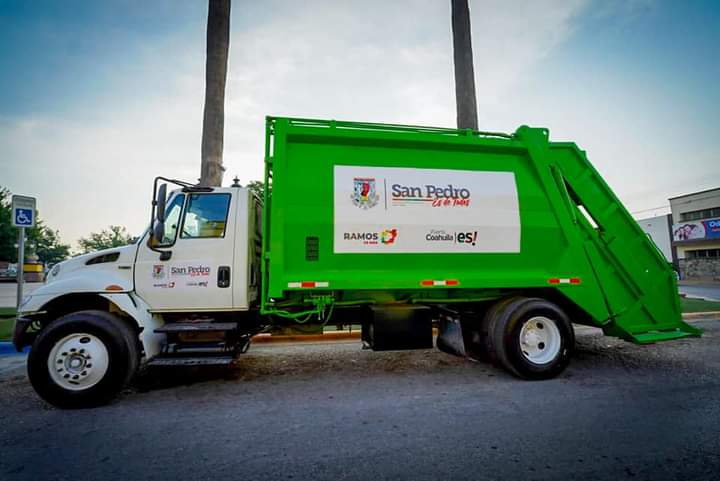 Ramos Arizpe entrega como préstamo camión recolector de basura a San Pedro