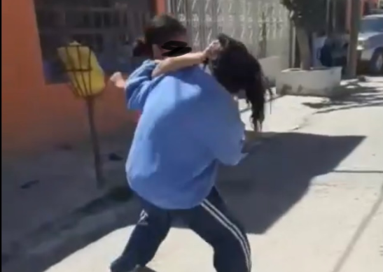 Alumnas de secundaria de Gómez Palacio participan en pelea; autoridades educativas ya investigan