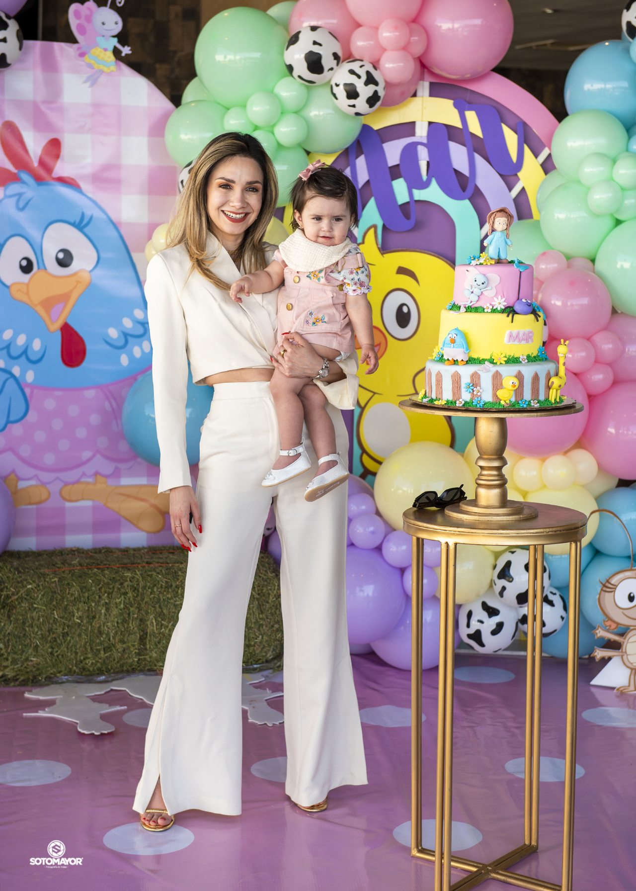 Mar Hernández Montes acompañada de su mamá Diana Montes.- ERICK SOTOMAYOR FOTOGRAFÍA