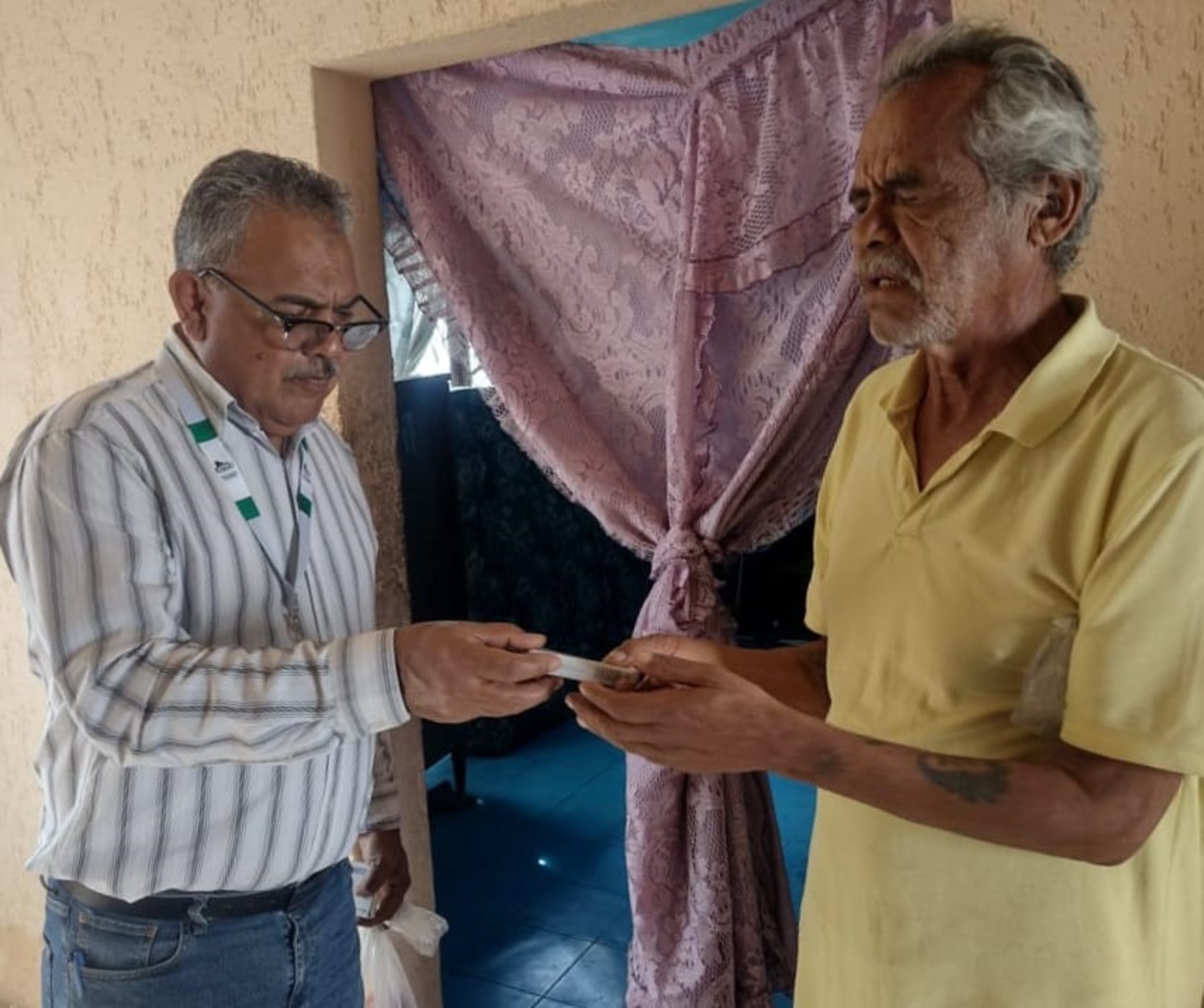 La semana pasada se acudió a cuatro colonias para entregar apoyos alimentarios y medicamentos.