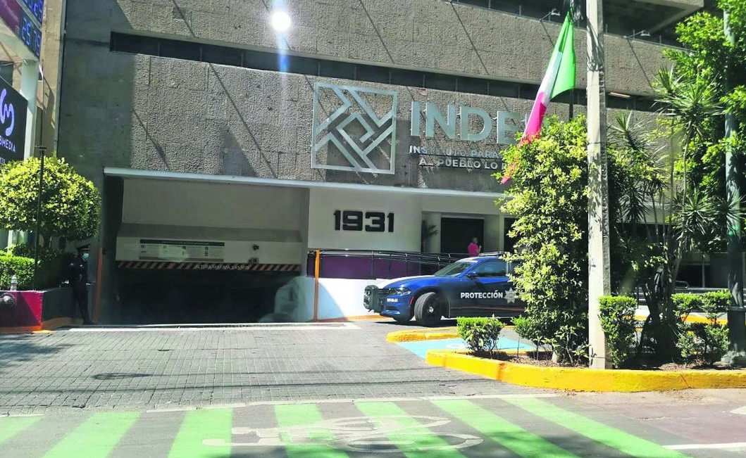 Se encontró que Anzurez Galicia tuvo una ascendente carrera en el gobierno federal, lo que significó que triplicara su salario. (ESPECIAL)