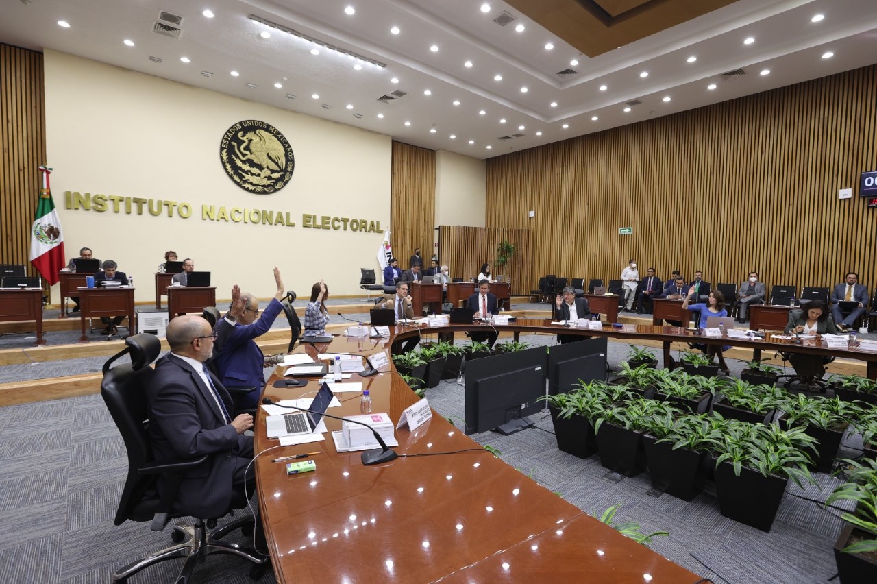 El pleno del Consejo General resolvió 15 procedimientos administrativos sancionadores y de queja en materia de fiscalización instaurados en contra de Partidos Políticos Nacionales.