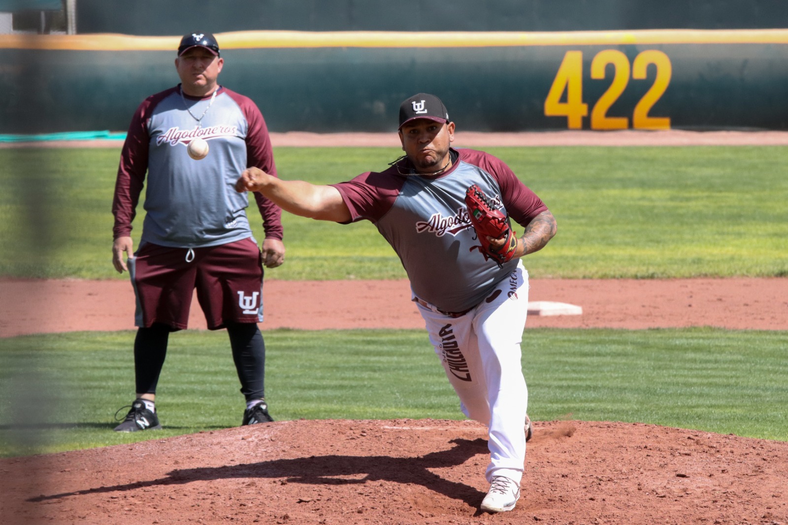 El regiomontano Manuel Báez regresó por una nueva temporada en el bullpen Guinda. (Cortesía UL)
