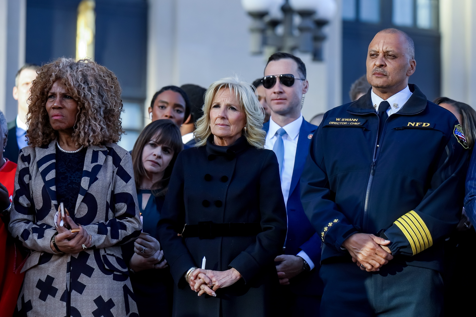 Jill Biden acude a una vigilia en Nashville por las víctimas del tiroteo escolar