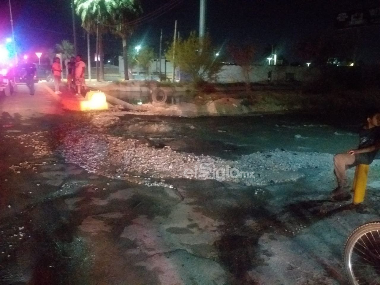 Drain collapses between boulevard El Tajito and Constitución in Torreón