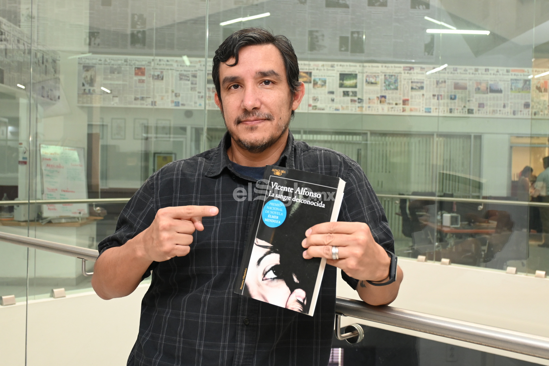 Vicente Alfonso ha publicado su novela con el sello Alfaguara tras siete años de trabajo y once reescrituras (EL SIGLO DE TORREÓN/RAMÓN SOTOMAYOR)
