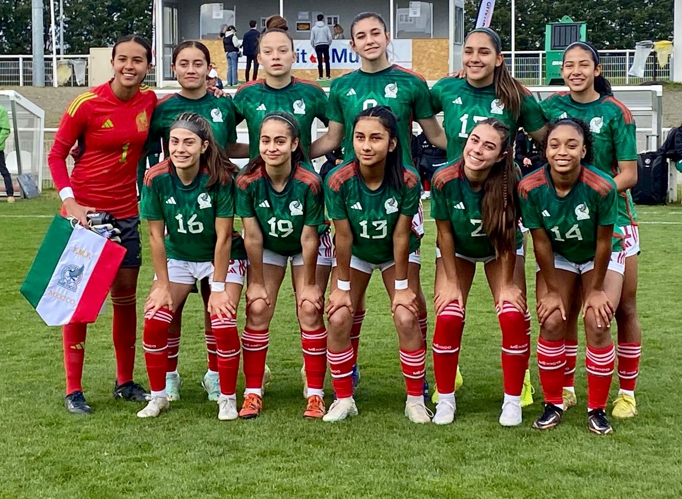 Las mexicanas suman par de derrotas en la competencia en territorio francés, por lo que buscarán ganarle el viernes a Portugal. (Twitter)
