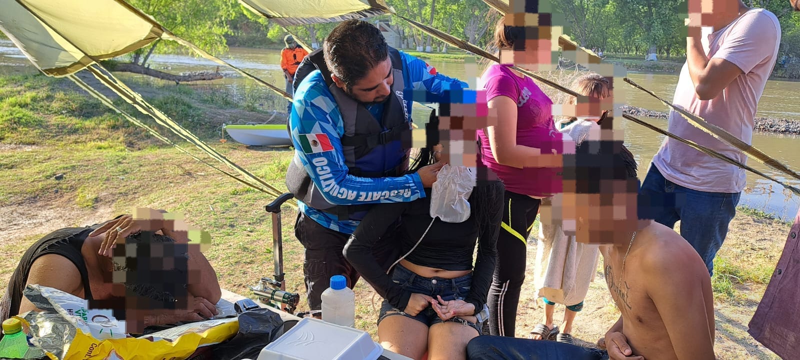 Buzos Castañeda rescatan a tres personas que se ahogaban en un paraje del río Nazas en Lerdo