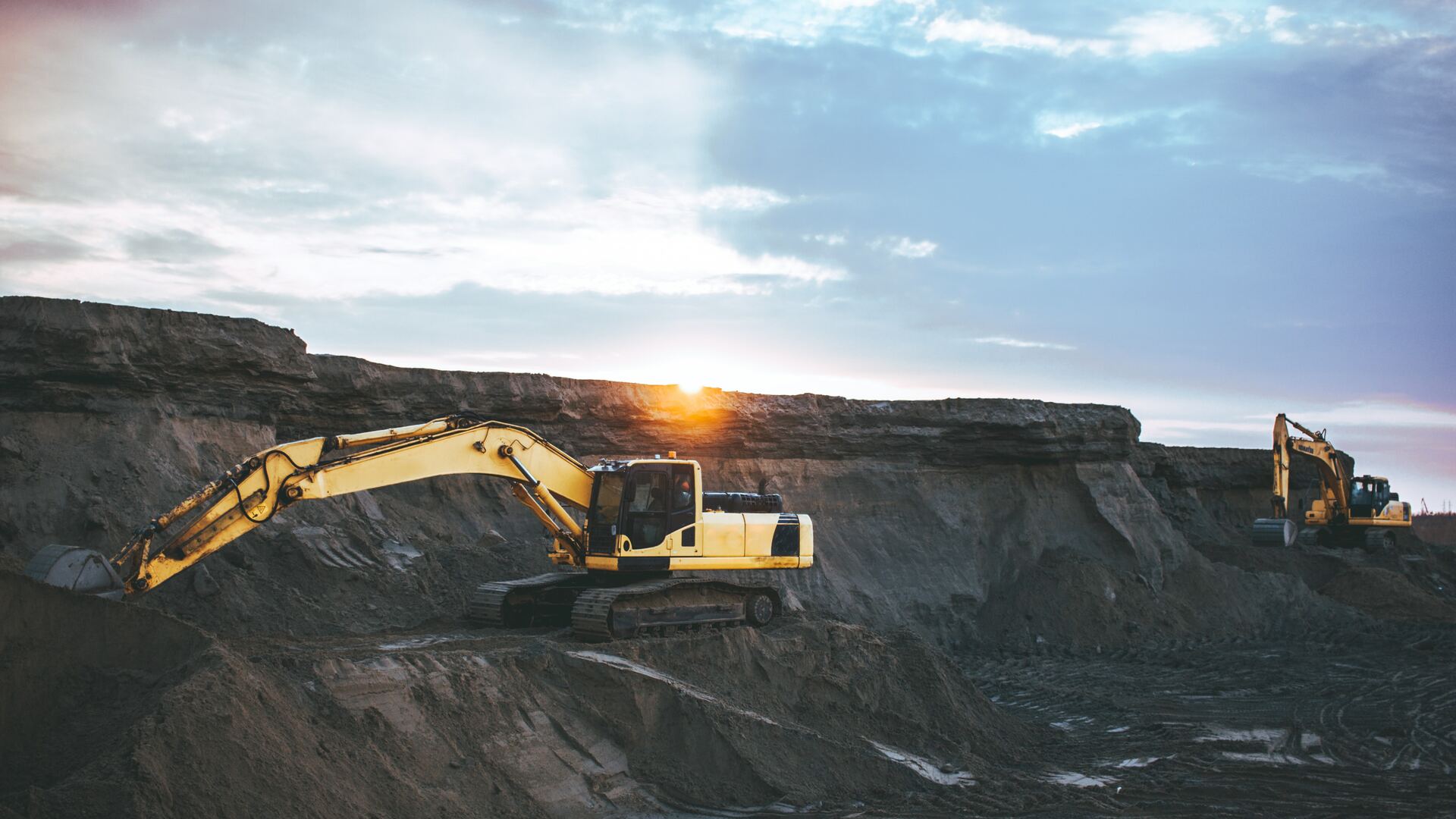 Producción industrial en México avanza 0.7 % en febrero impulsada por minería