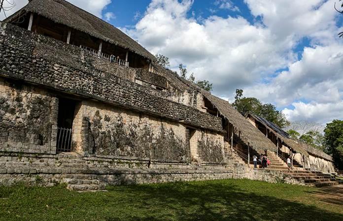En el caso del imperio maya, algunas hipótesis decían que fabricaban un mortero similar al cemento romano.