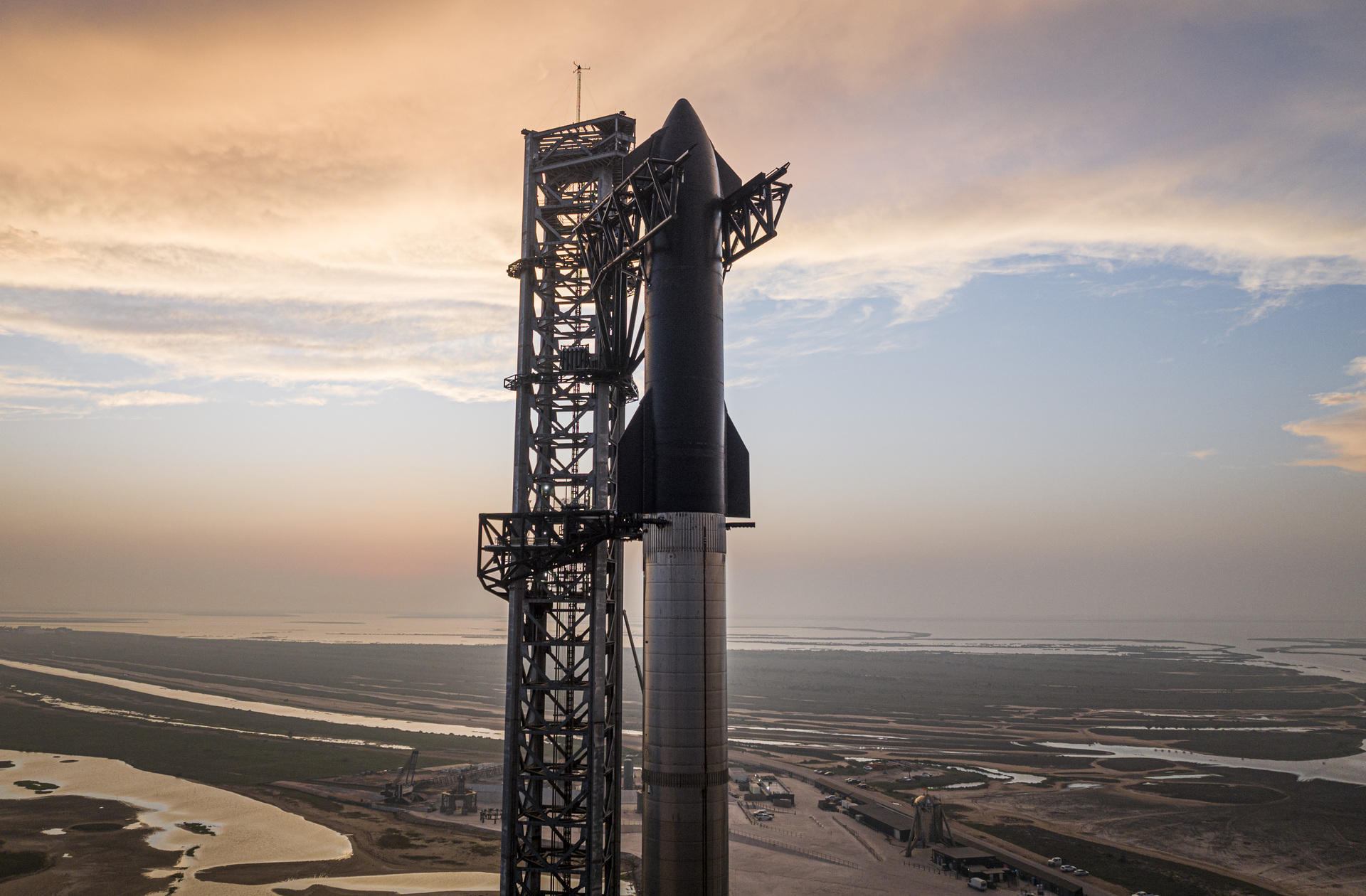 SpaceX realizó con éxito el lanzamiento de su supercohete Starship para un primer vuelo de prueba. (EFE)