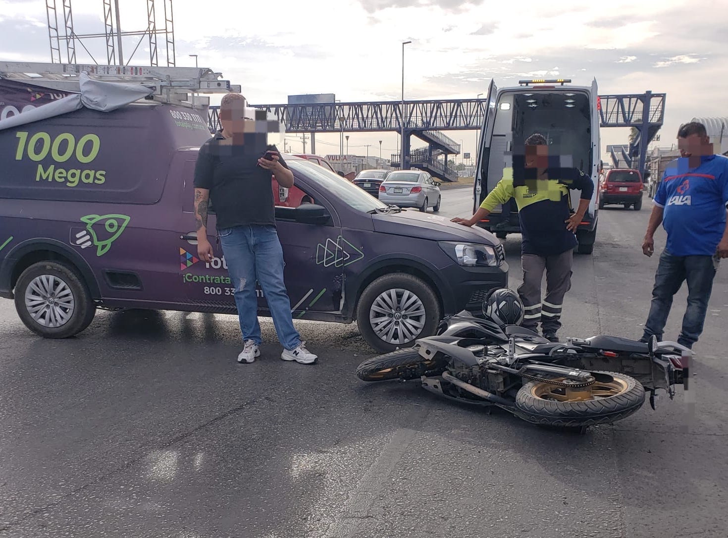 Un motociclista resultó con lesiones tras un accidente en Gómez Palacio. (EL SIGLO DE TORREÓN)