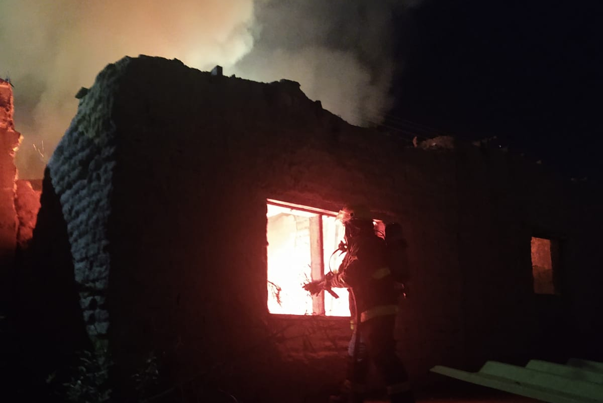 Prenden fuego a casa abandonada en Torreón; se usaba para colecta de material reciclable