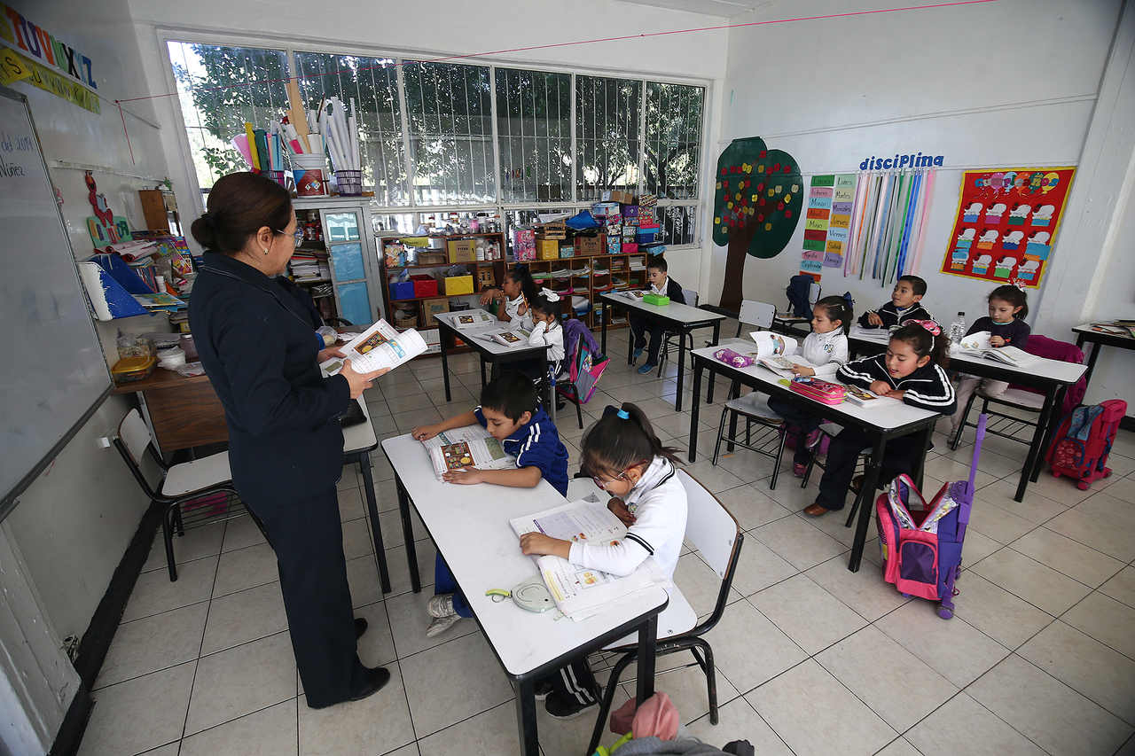 En el programa se abordan clases de inglés sabatinas, participación comunitaria en la vida escolar y revalorización del personal. (ARCHIVO)