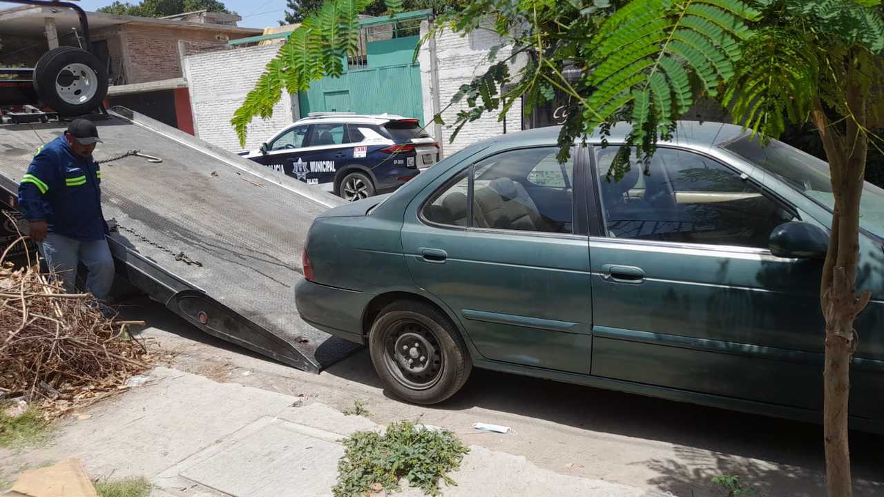 El vehículo fue asegurado por la Policía Municipal.