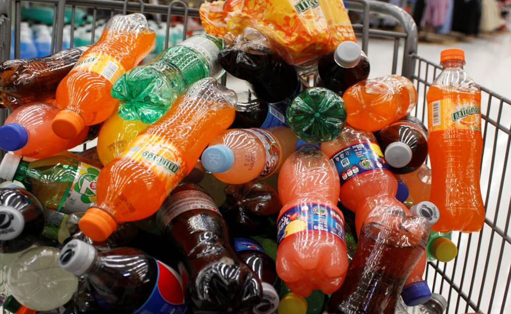 En la Ciudad de México, los refrescos envasados subieron de precio en promedio 8.6% durante marzo. (EL UNIVERSAL)