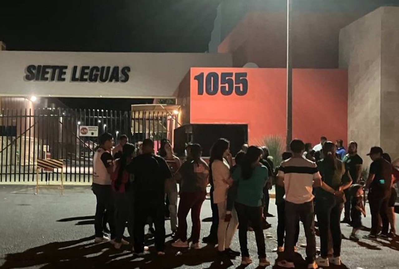 Trabajadores de Siete Leguas se plantaron para manifestar su preocupación por la clausura de la empresa. (EL SIGLO DE TORREÓN)