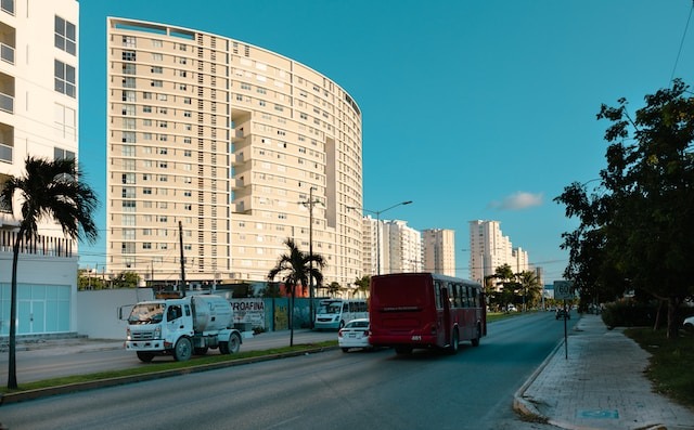 La regidora Alma Reynoso expone la nueva estrategia de seguridad pública y tránsito en Cancún