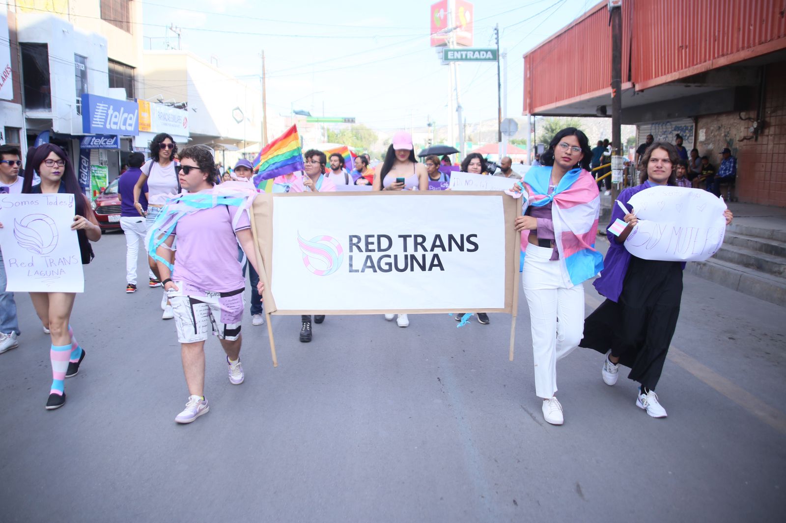 Marchan en silencio en contra de la homofobia, transfobia y bifobia en Gómez Palacio