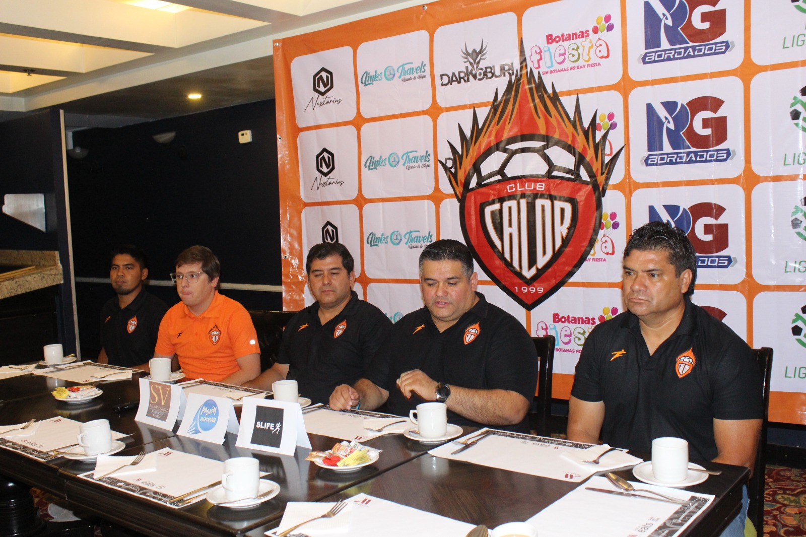 En la conferencia de prensa se dieron a conocer pormenores de quienes integran la directiva, así como cuerpo técnico. (Cortesía YO Deportivo)
