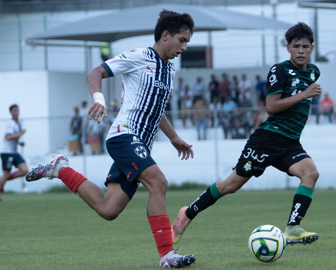 Hijo de Aldo De Nigris anota un doblete y Rayaditos derrota 2-1 en la semifinal a Guerreritos en la Sub-14