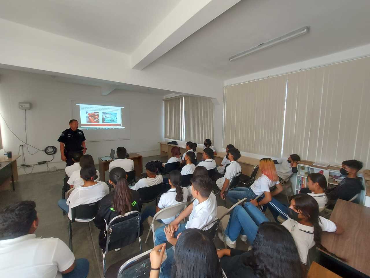 Elementos de Seguridad brindaron charla a alumnos del Pamar. (CORTESÍA)