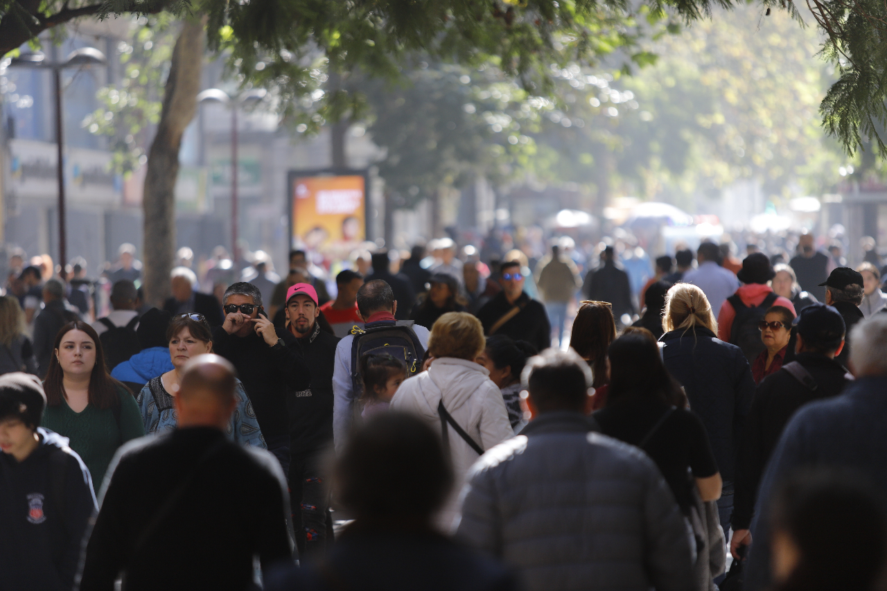 Tasa De Desempleo En Chile Llega Al 8.7 % Y Liga Su Sexta Alza ...