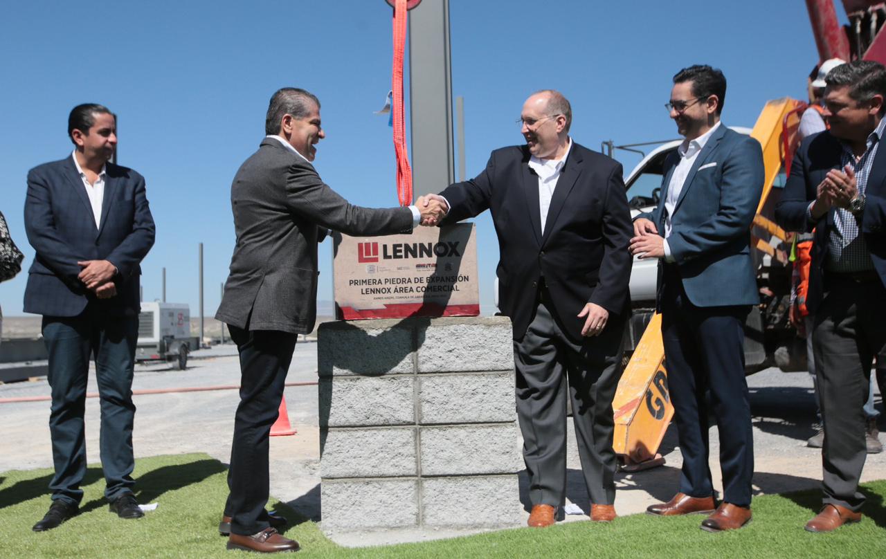 La empresa Lennox anunció que se colocó la primera piedra de la que será su Área Comercial, su cuarta planta en Coahuila.
