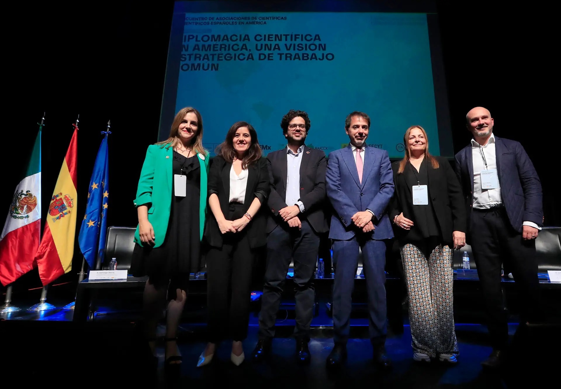 En la reunión participaron los 25 consejeros culturales y científicos y los directores de 15 centros culturales de embajadas de España en América. (EFE)