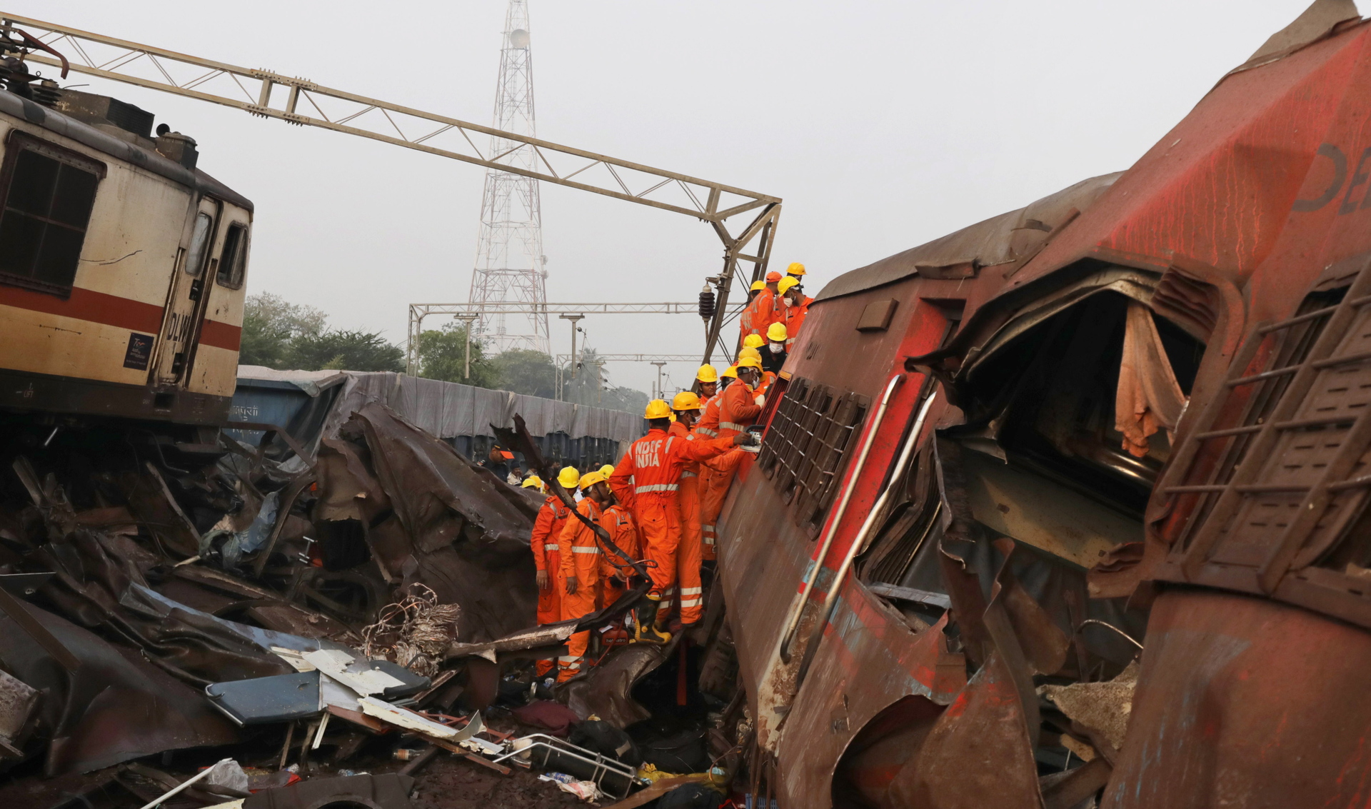 Se eleva a 261 el número de muertos por accidente ferroviario en India