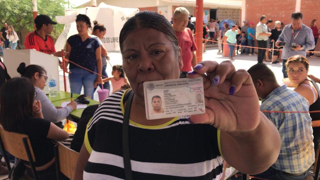 La mañana de ayer domingo, se registró una copiosa participación ciudadana en el municipio de Torreón, aunque hubo personas como María Herlinda que no pudieron ejercer su sufragio. (FERNANDO COMPEÁN / EL SIGLO DE TORREÓN)