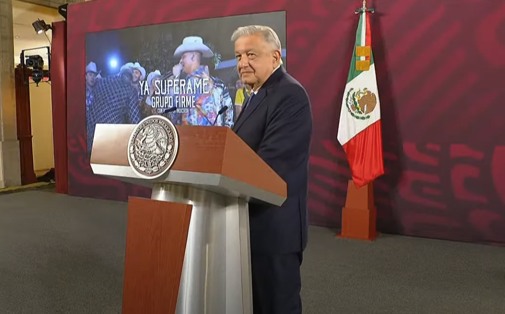 AMLO pidió proyectar el video de la canción Ya supérame, de Grupo Firme, para responder a la oposición por sus críticas tras el virtual triunfo de Delfina Gómez en el Edomex.