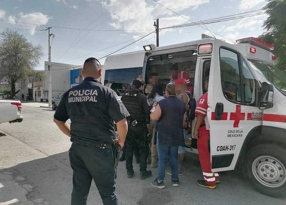 Vecinos del sector Centro de Torreón reportaron al 911 una riña entre varios hombres. (EL SIGLO DE TORREÓN)