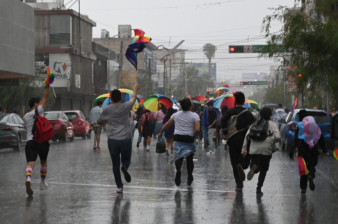 Organizadores argumentan que la lluvia no les permitió disfrutar de la fiesta en la marcha del pasado 28 de mayo. (VERÓNICA RIVERA / EL SIGLO DE TORREÓN)
