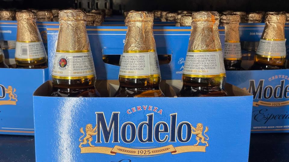 Modelo Especial destrona a Bud Light como la cerveza más consumida en EUA