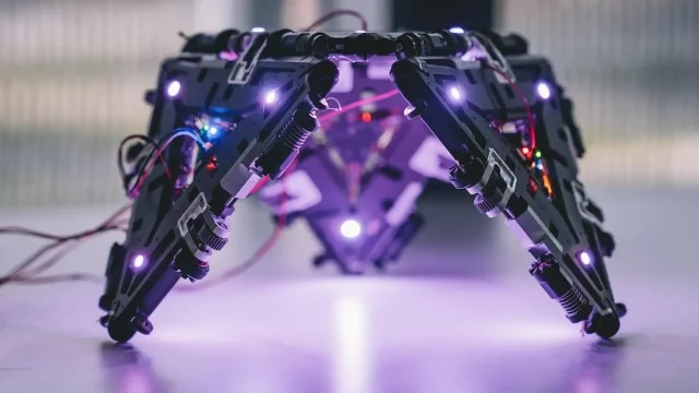 Los investigadores esperan que robots como el Mori3 se utilicen con fines de comunicación y reparaciones externas. (ESPECIAL)
