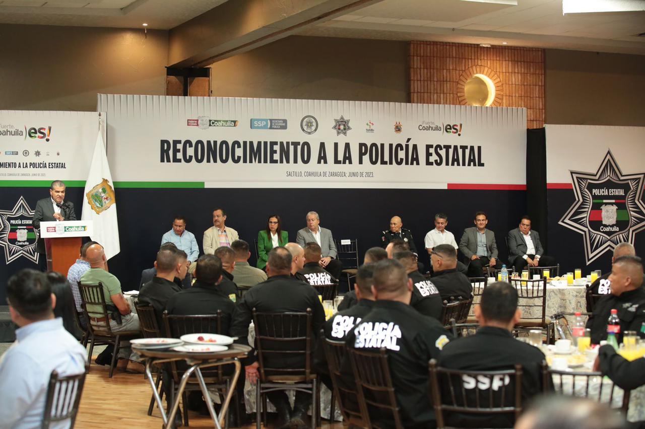 Reconocen a 30 agentes lesionados en cumplimiento de su deber y estímulos económicos a 142 policías con 25 o más años de servicio.