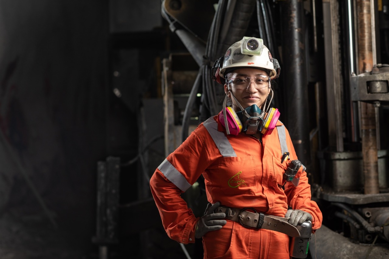 Ambas empresas promueven la diversidad y la inclusión en sus operaciones mineras.