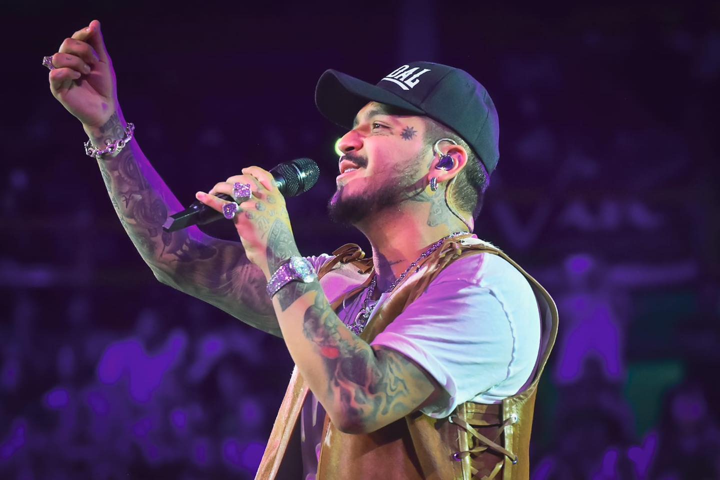 Christian Nodal regala una velada llena de detalles en Gómez Palacio