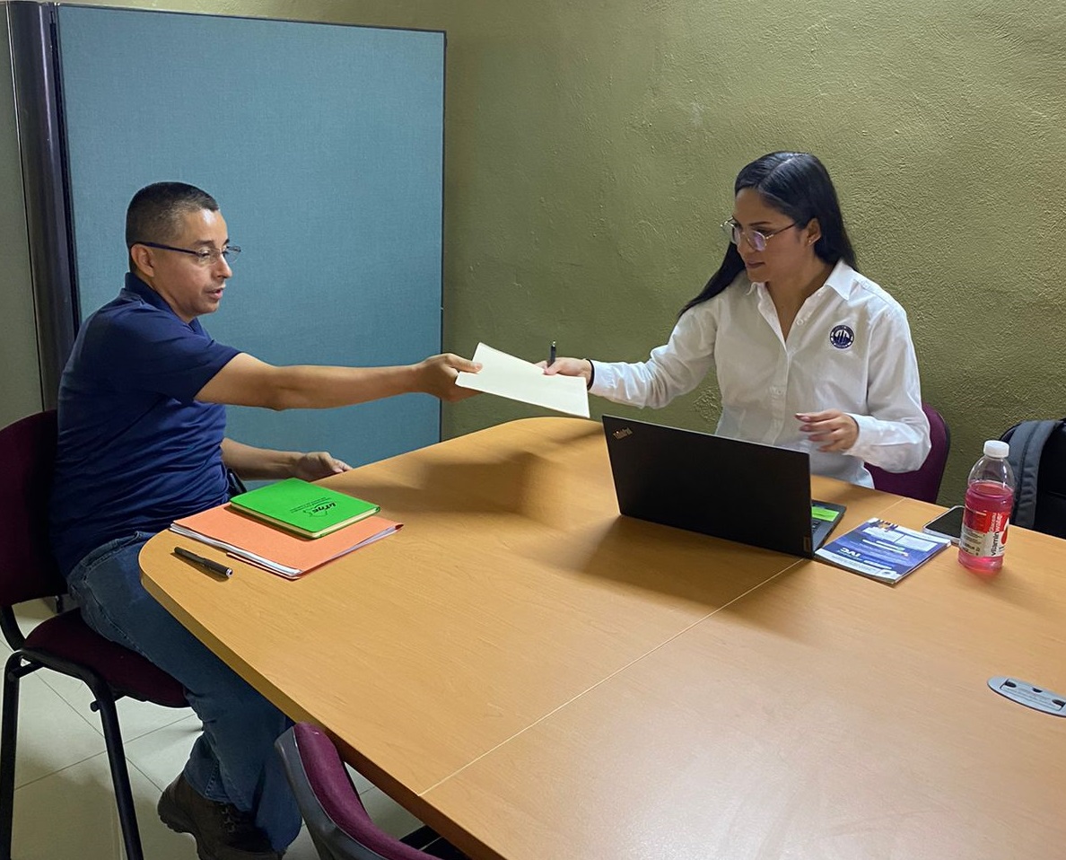 En esta ocasión se ofrecieron las vacantes de operadores de producción, de calidad y de técnico en mantenimiento.