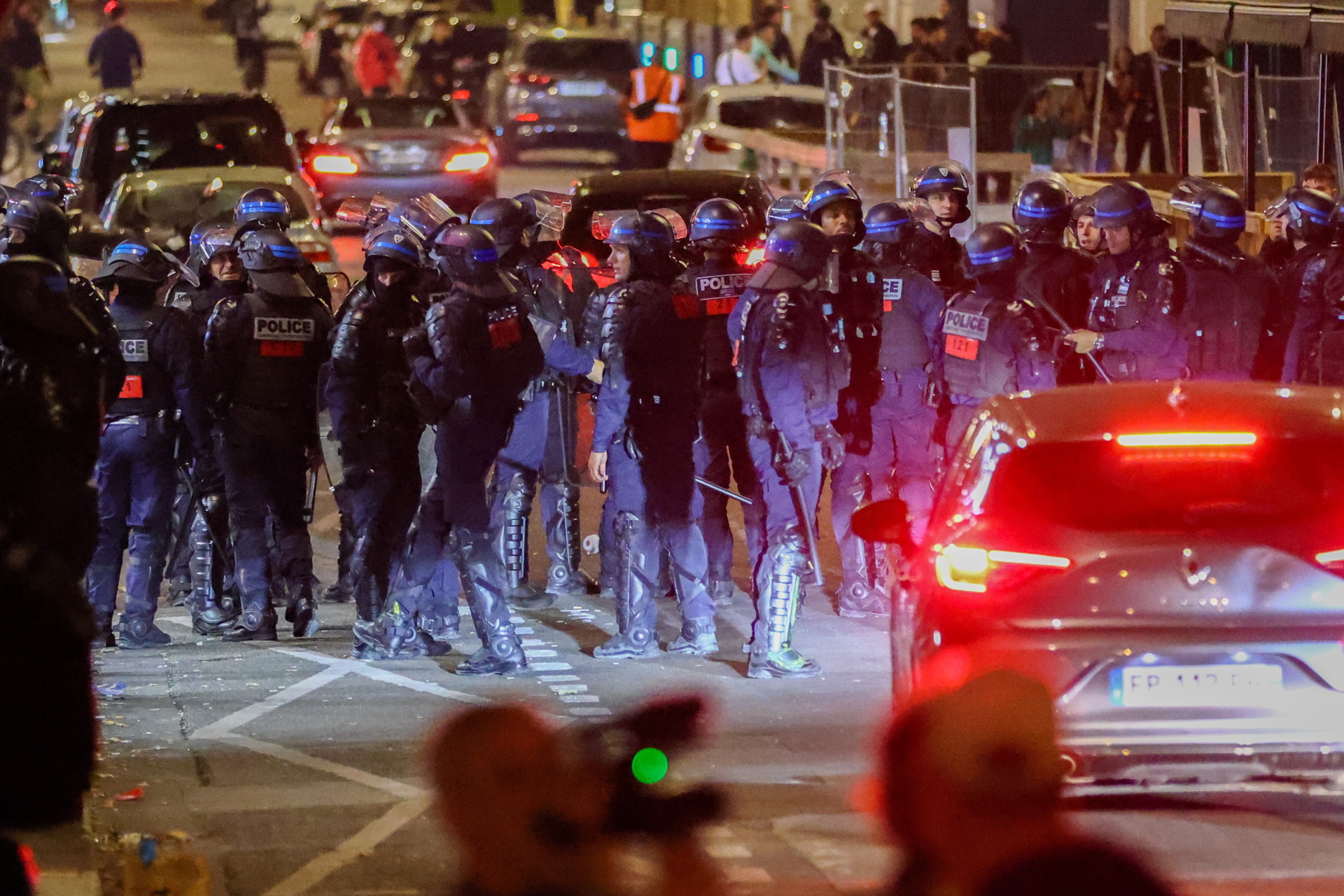 Arrestan a más de 700 personas y hieren a 45 policías en la quinta noche de disturbios en Francia